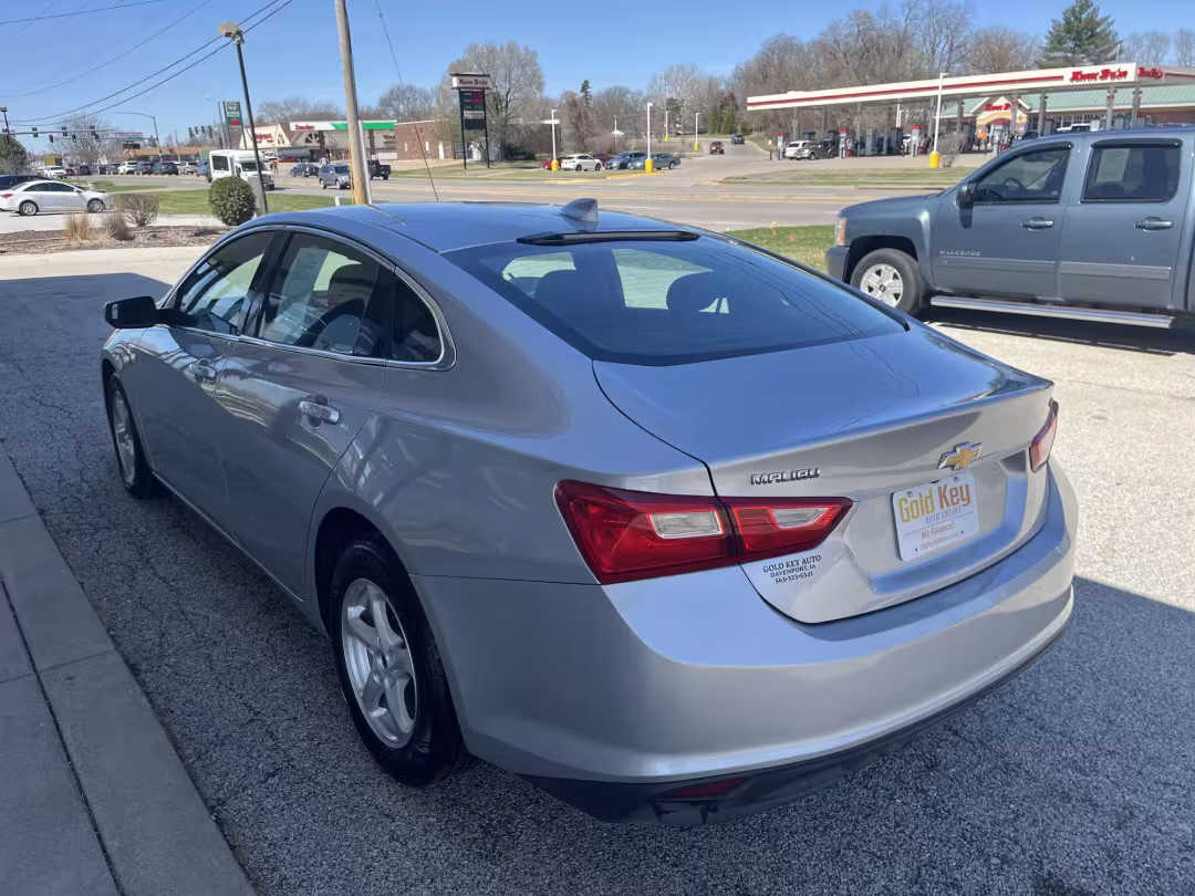 2016 Chevrolet Malibu - 1G1ZE5ST7GF261851 - Image #3