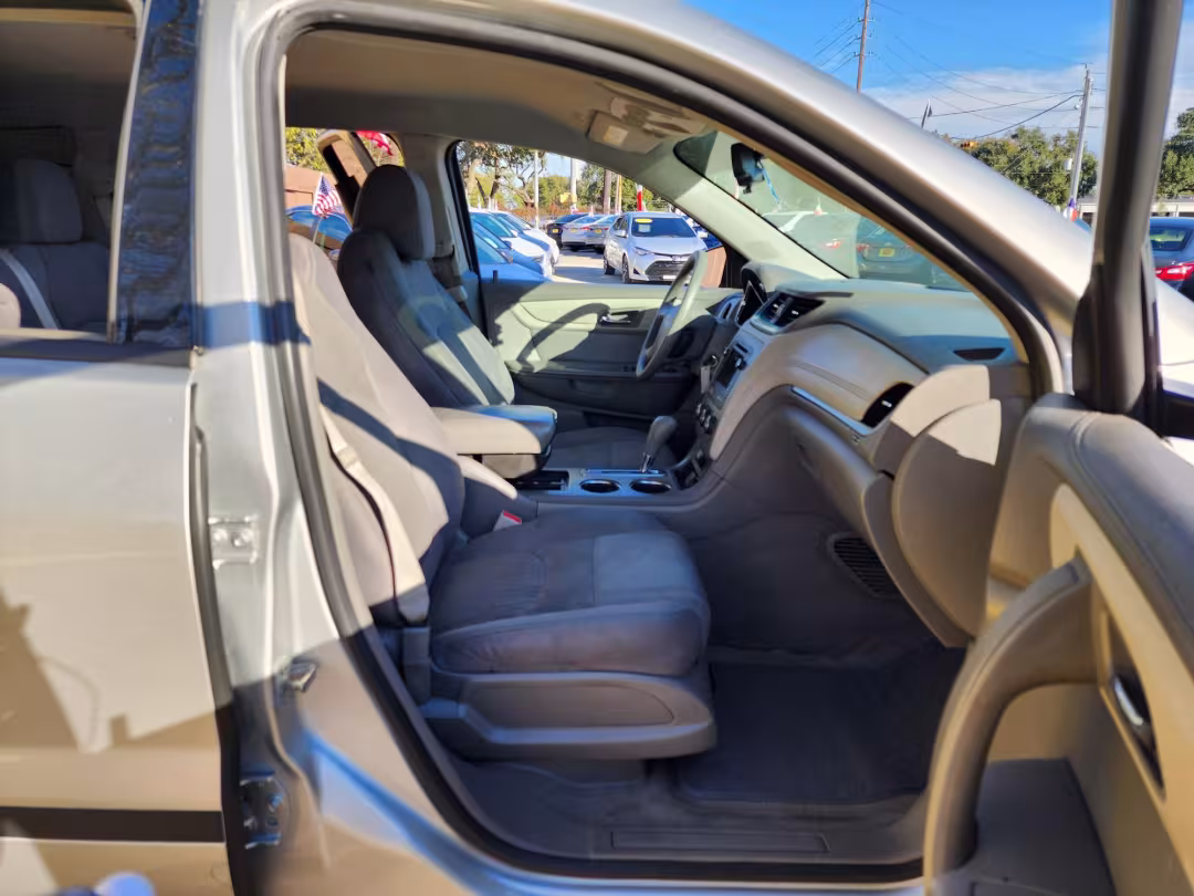 2016 Chevrolet Traverse - 1GNKRFKD0GJ261481 - Image #11