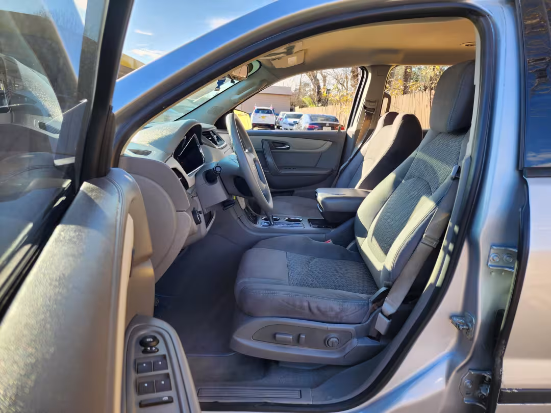 2016 Chevrolet Traverse - 1GNKRFKD0GJ261481 - Image #9