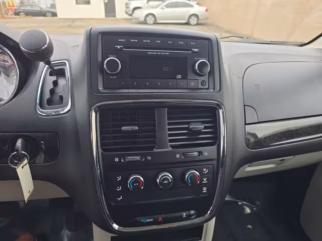2016 Dodge Grand Caravan - 2C4RDGBG4GR170263 - Image #13