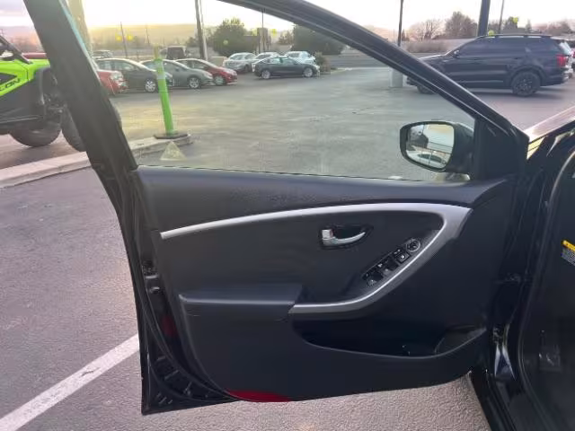 2016 Hyundai Elantra GT - KMHD35LH3GU304820 - Image #12
