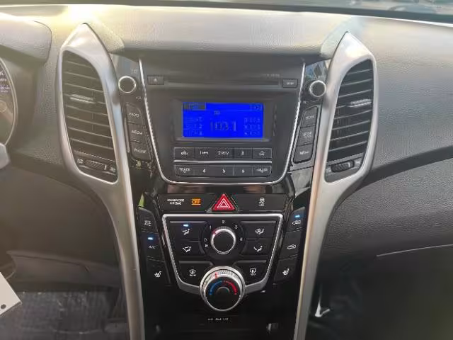 2016 Hyundai Elantra GT - KMHD35LH3GU304820 - Image #18