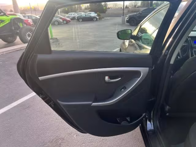 2016 Hyundai Elantra GT - KMHD35LH3GU304820 - Image #21