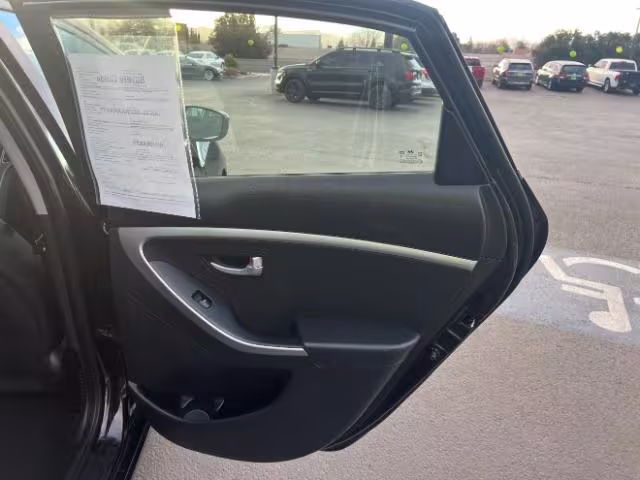 2016 Hyundai Elantra GT - KMHD35LH3GU304820 - Image #27