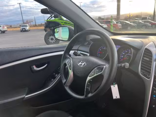 2016 Hyundai Elantra GT - KMHD35LH3GU304820 - Image #32