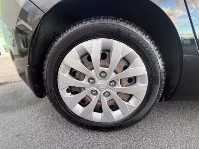 2016 Hyundai Elantra GT - KMHD35LH3GU304820 - Image #9