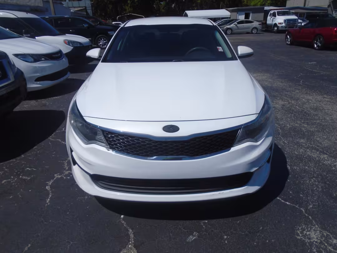 2016 Kia Optima - 5XXGT4L35GG114104 - Image #1