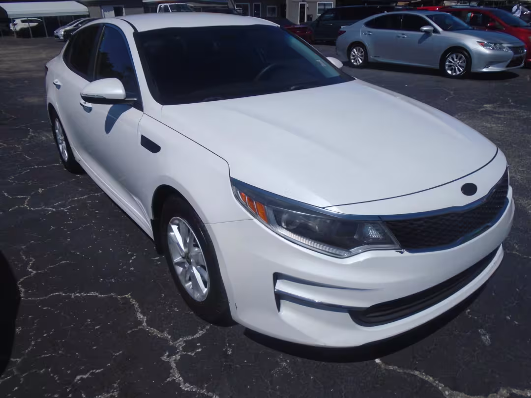 2016 Kia Optima - 5XXGT4L35GG114104 - Image #2