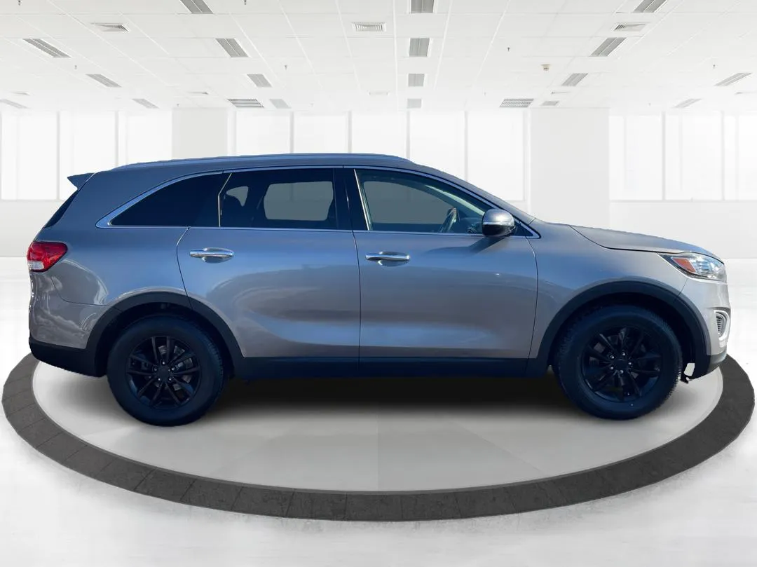 2016 Kia Sorento - 5XYPG4A55GG176882 - Image #2