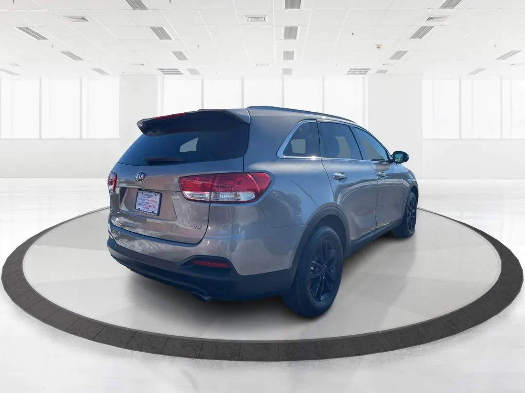 2016 Kia Sorento - 5XYPG4A55GG176882 - Image #3