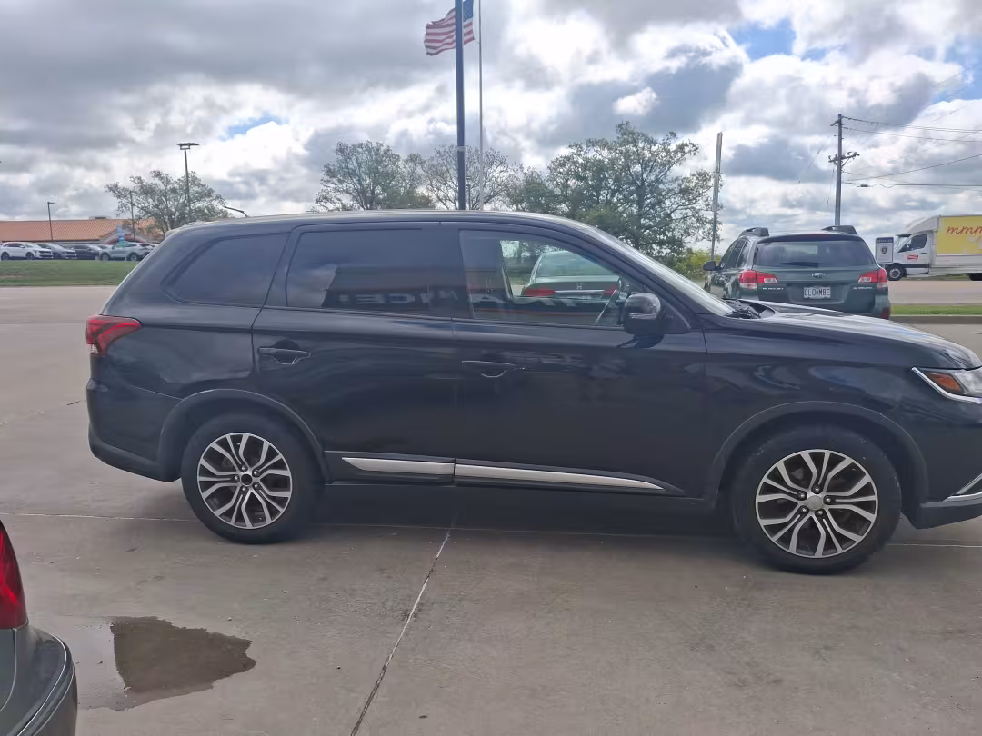 2016 Mitsubishi Outlander - JA4AD3A34GZ062598 - Image #2