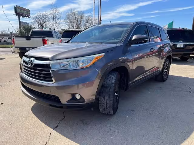 2016 Toyota Highlander - 5TDKKRFHXGS120433 - Image #2