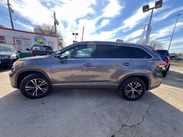 2016 Toyota Highlander - 5TDKKRFHXGS120433 - Image #3