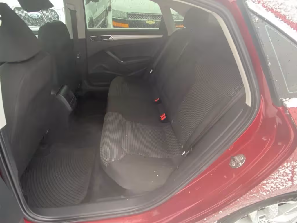 2016 Volkswagen Passat - 1VWAT7A39GC036420 - Image #3