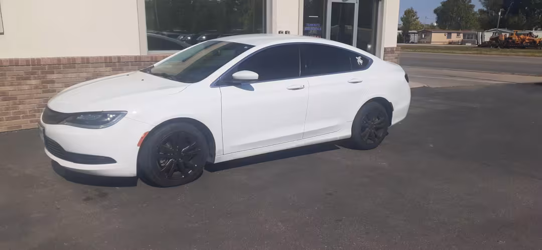 2017 Chrysler 200 - 1C3CCCFBXHN500961 - Image #2