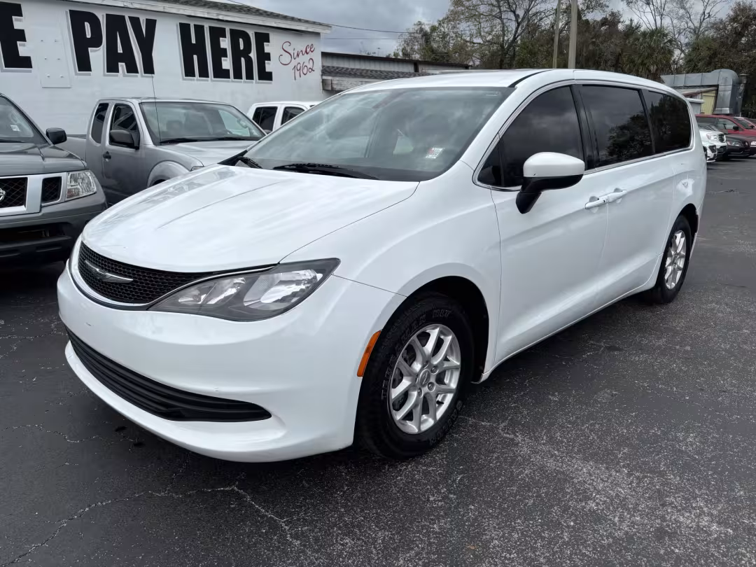 2017 Chrysler Pacifica - 2C4RC1CG6HR770590 - Image #2