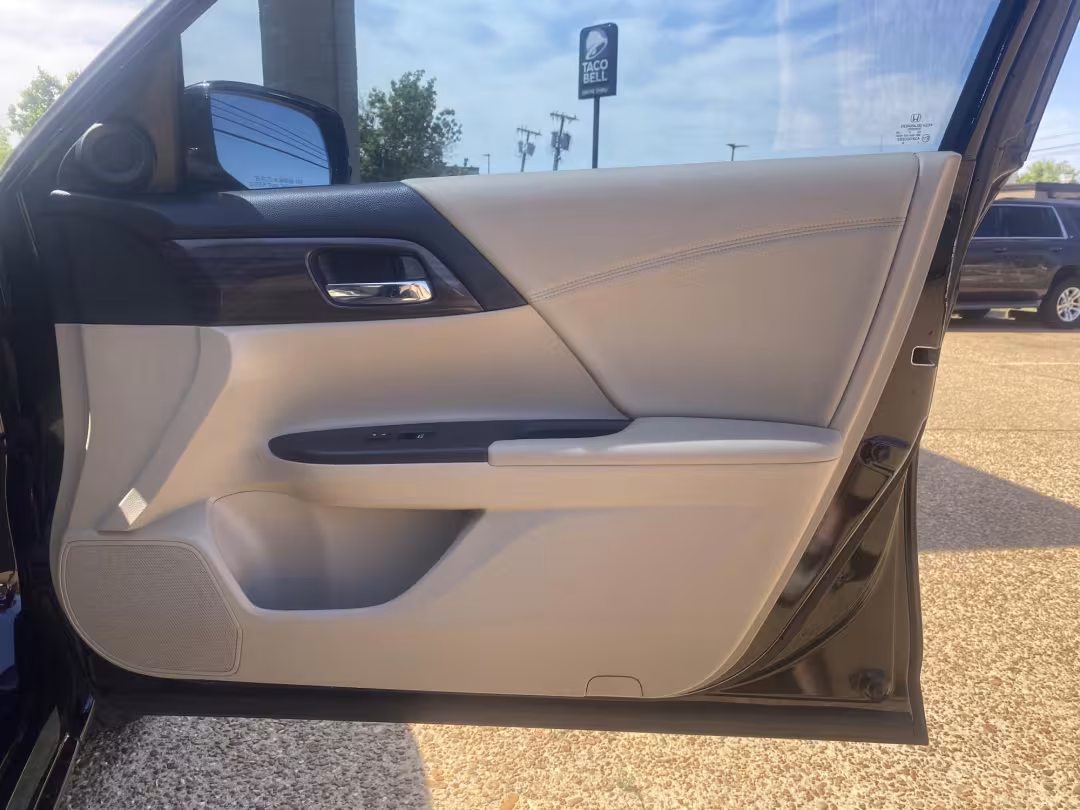 2017 Honda Accord - 1HGCR2F71HA080886 - Image #11