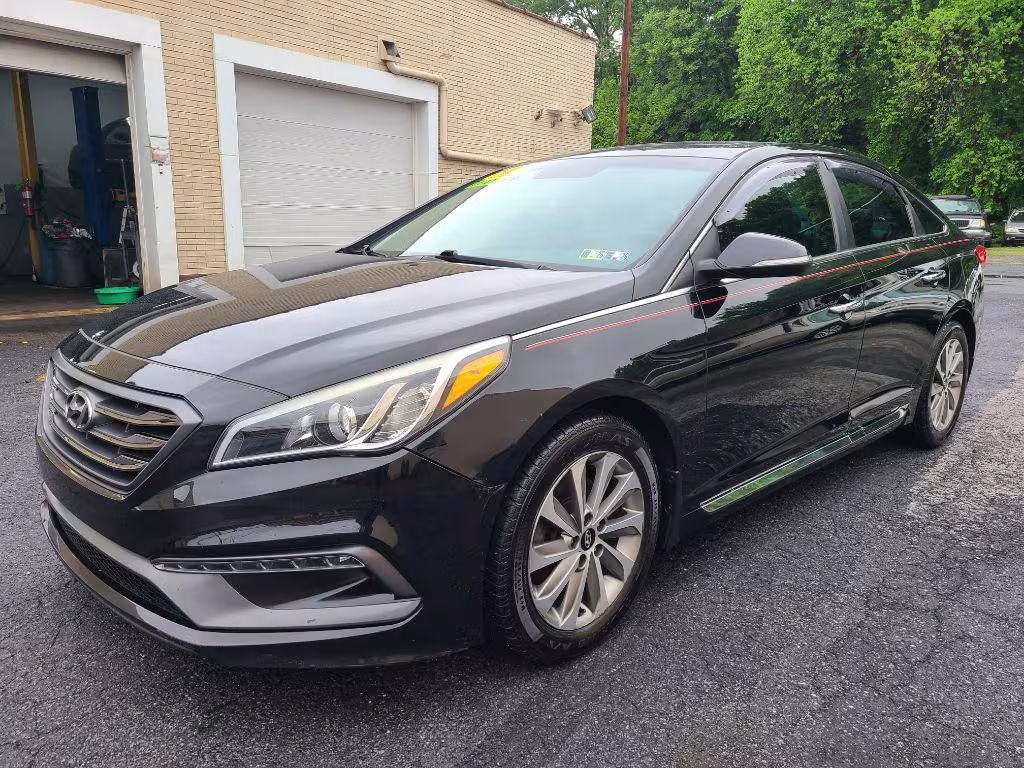 2017 Hyundai Sonata - 5NPE34AF8HH499748 - Image #1