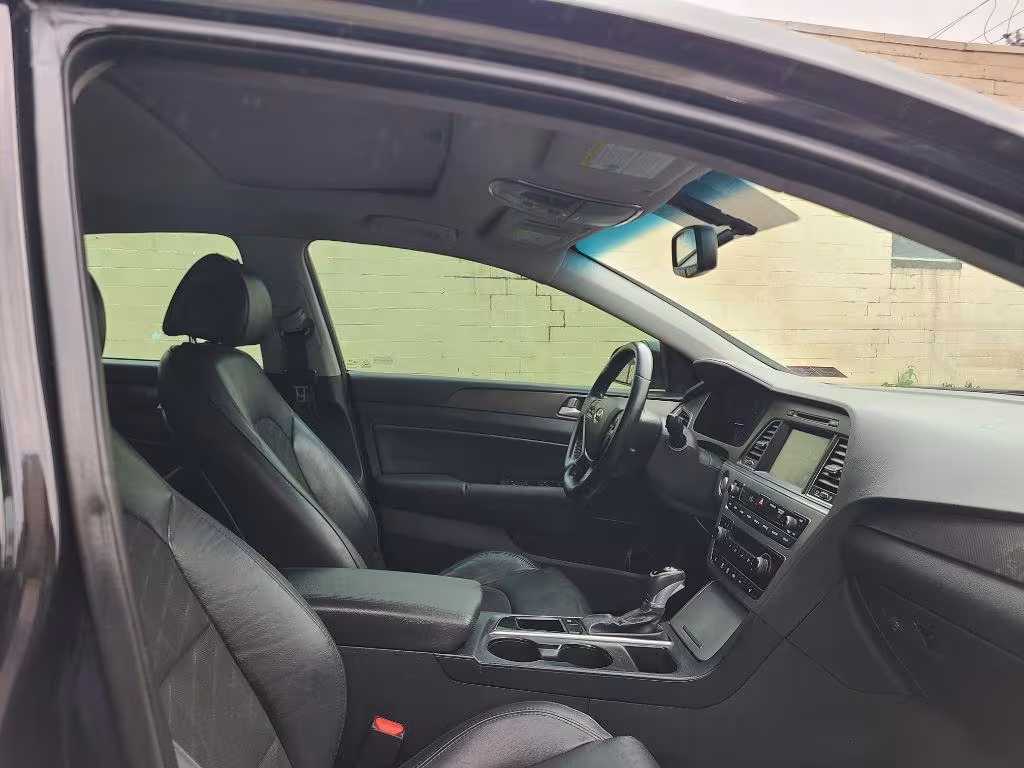 2017 Hyundai Sonata - 5NPE34AF8HH499748 - Image #10