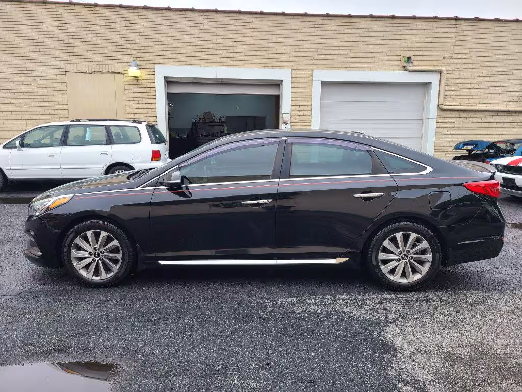 2017 Hyundai Sonata - 5NPE34AF8HH499748 - Image #2