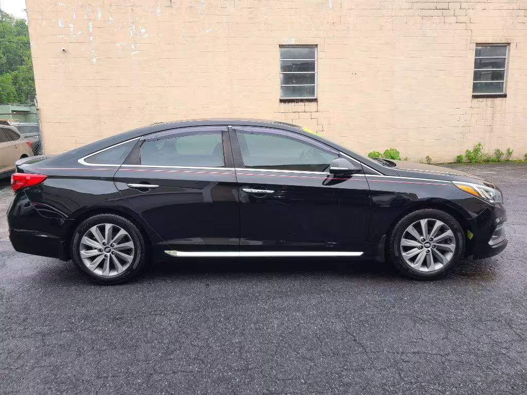 2017 Hyundai Sonata - 5NPE34AF8HH499748 - Image #3