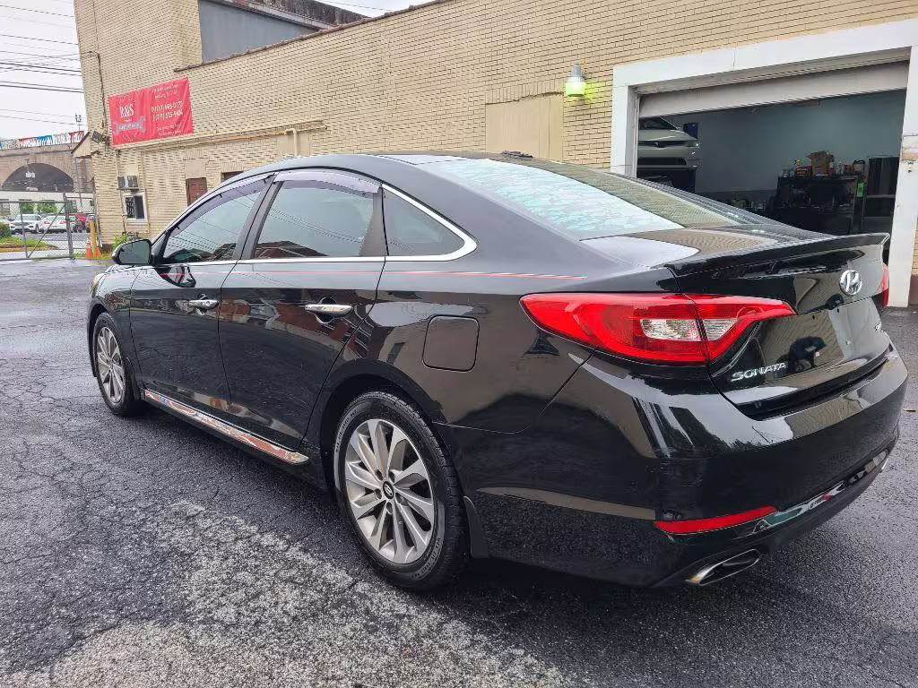 2017 Hyundai Sonata - 5NPE34AF8HH499748 - Image #4