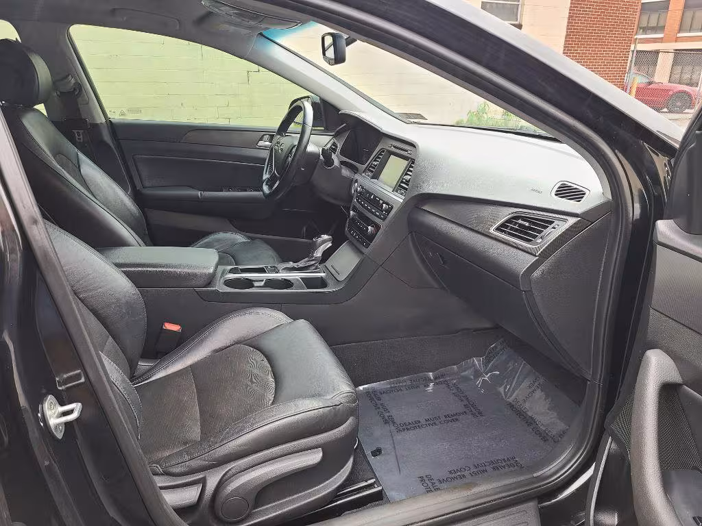 2017 Hyundai Sonata - 5NPE34AF8HH499748 - Image #9