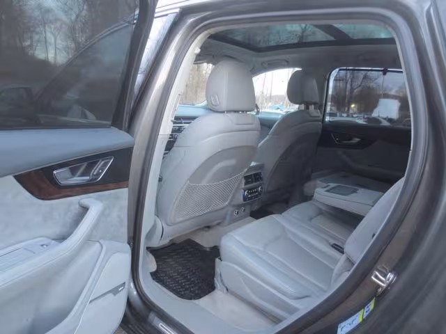 2018 Audi Q7 - WA1VAAF73JD049193 - Image #9