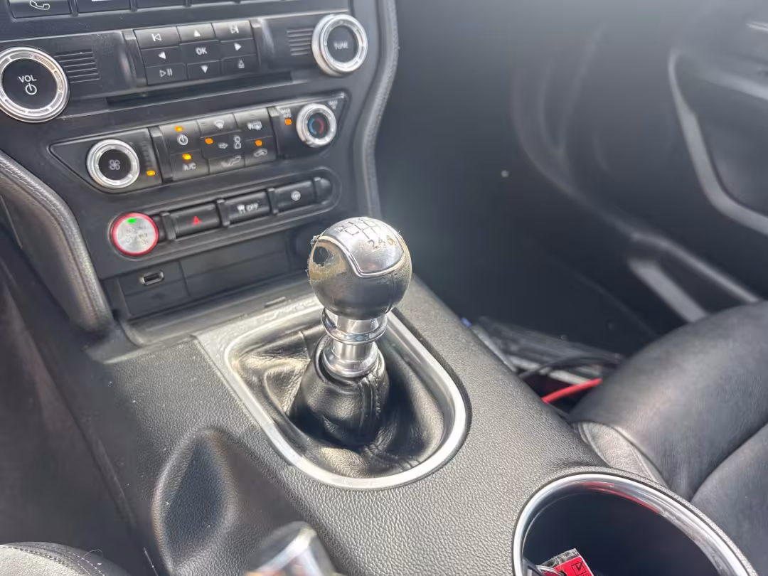 2018 Ford Mustang - 1FA6P8TH9J5172074 - Image #32
