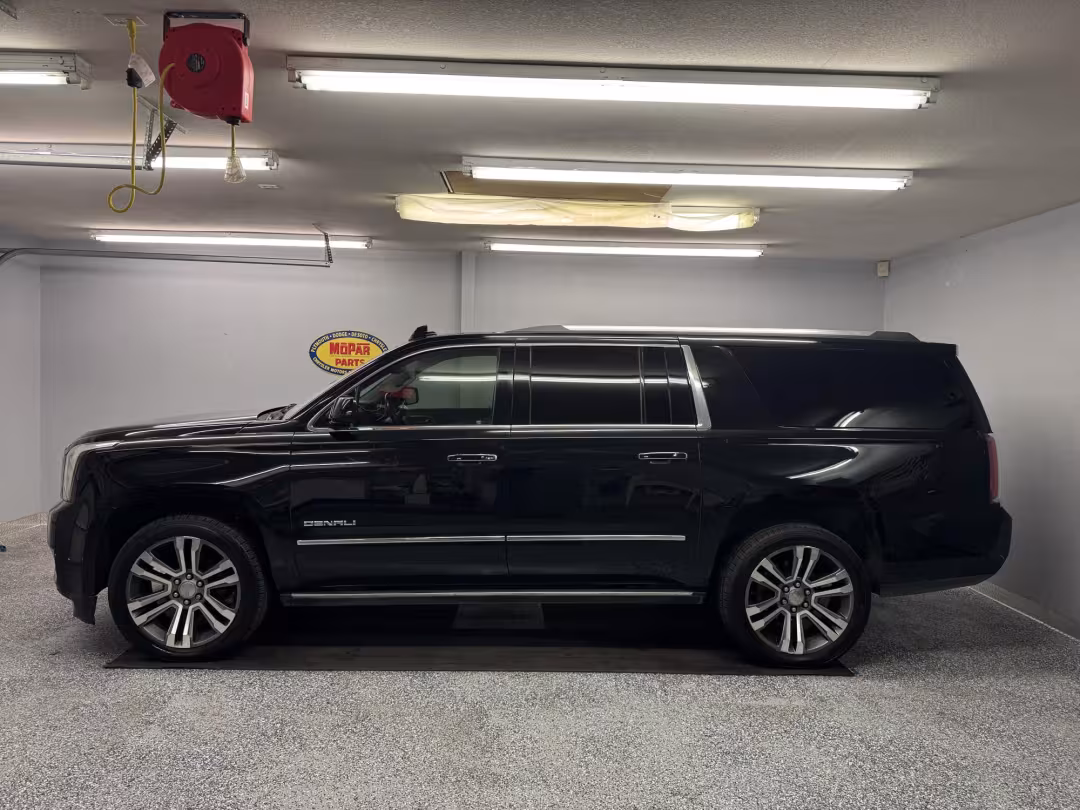 2018 GMC Yukon XL - 1GKS2HKJ7JR322403 - Image #2