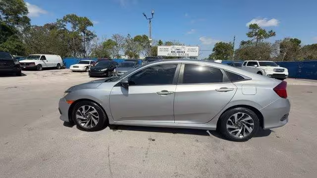 2018 Honda Civic - 19XFC2F78JE002752 - Image #1