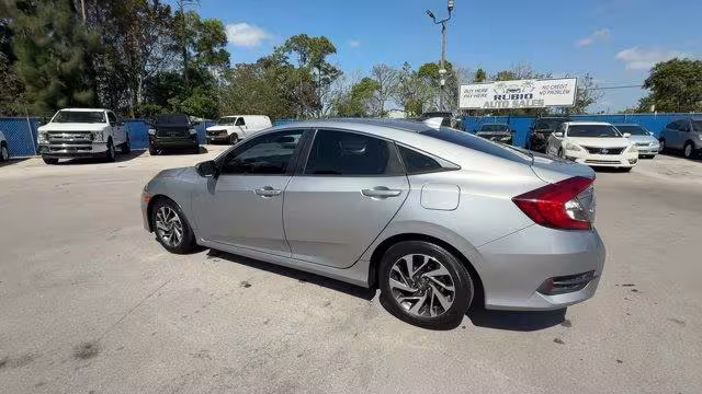 2018 Honda Civic - 19XFC2F78JE002752 - Image #2