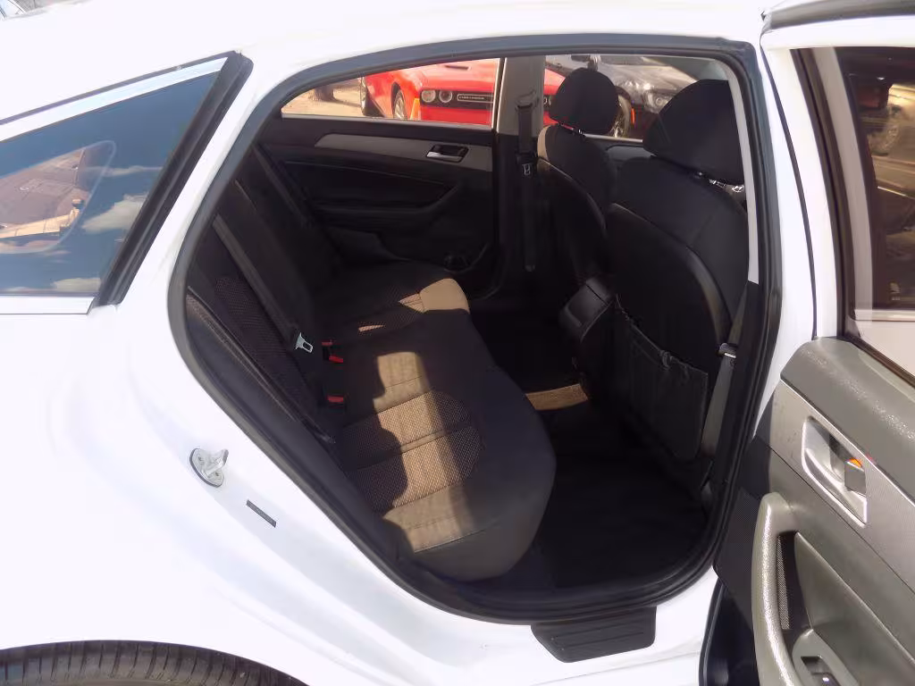 2018 Hyundai Sonata - 5NPE34AF2JH628556 - Image #11