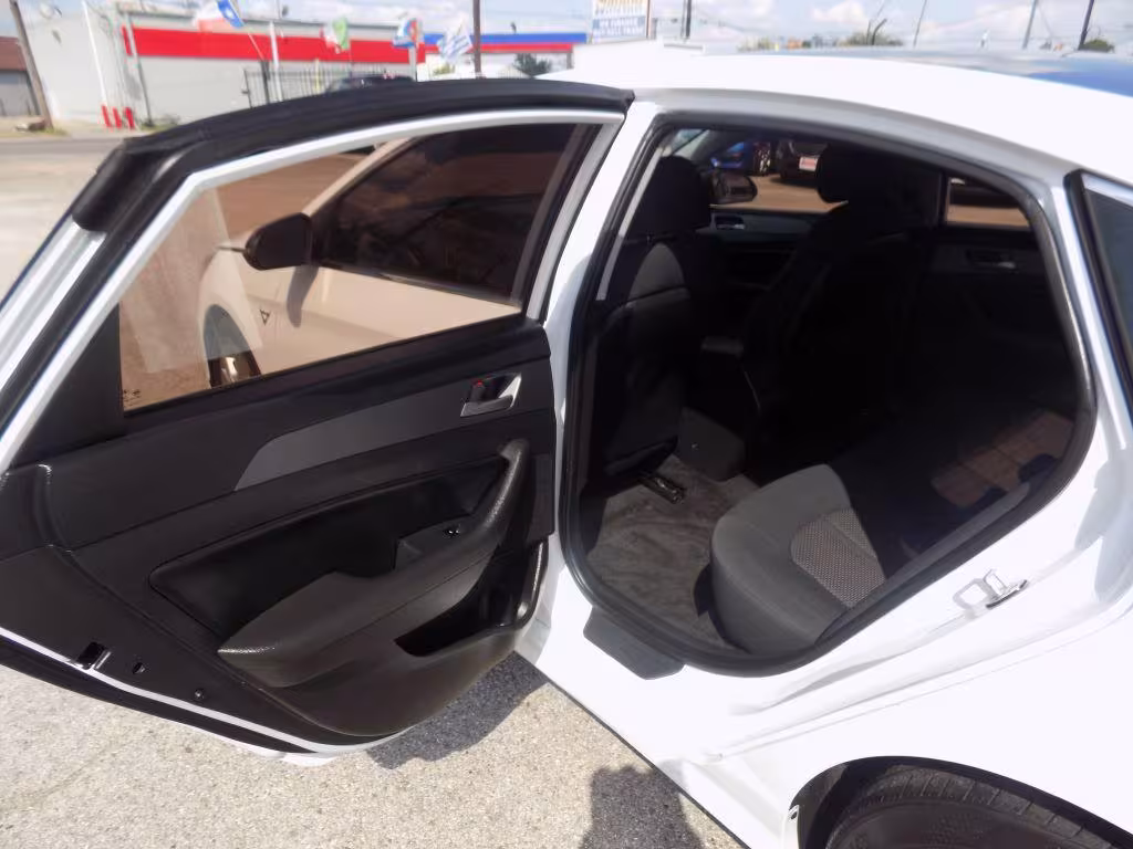 2018 Hyundai Sonata - 5NPE34AF2JH628556 - Image #12