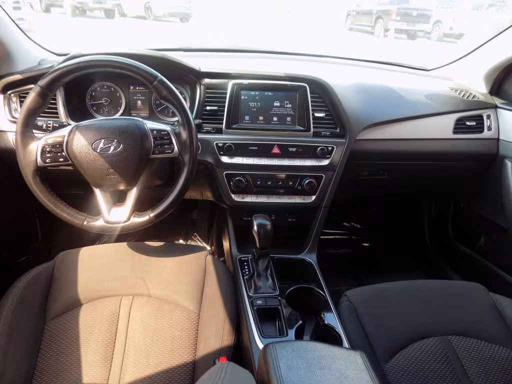 2018 Hyundai Sonata - 5NPE34AF2JH628556 - Image #14