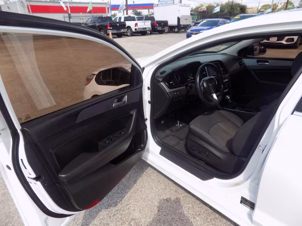2018 Hyundai Sonata - 5NPE34AF2JH628556 - Image #15