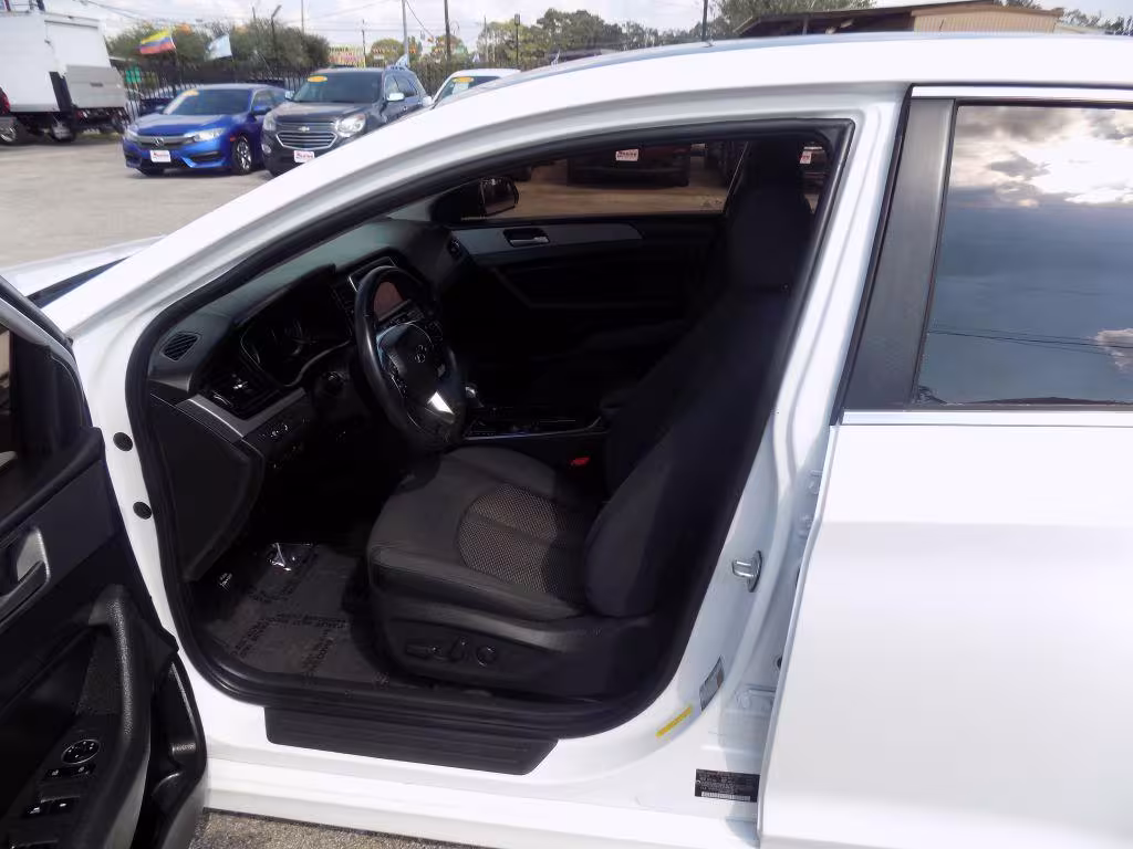 2018 Hyundai Sonata - 5NPE34AF2JH628556 - Image #16