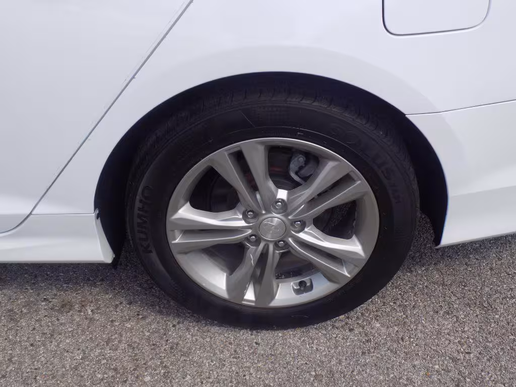 2018 Hyundai Sonata - 5NPE34AF2JH628556 - Image #17