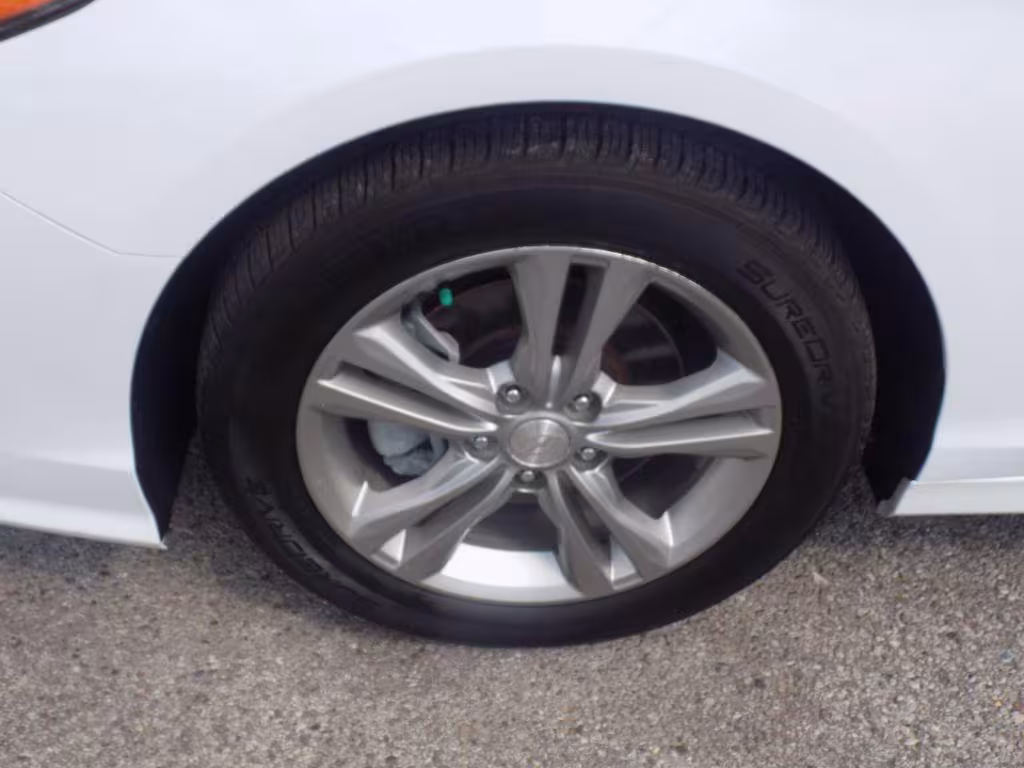 2018 Hyundai Sonata - 5NPE34AF2JH628556 - Image #18