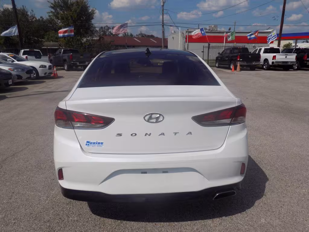 2018 Hyundai Sonata - 5NPE34AF2JH628556 - Image #2