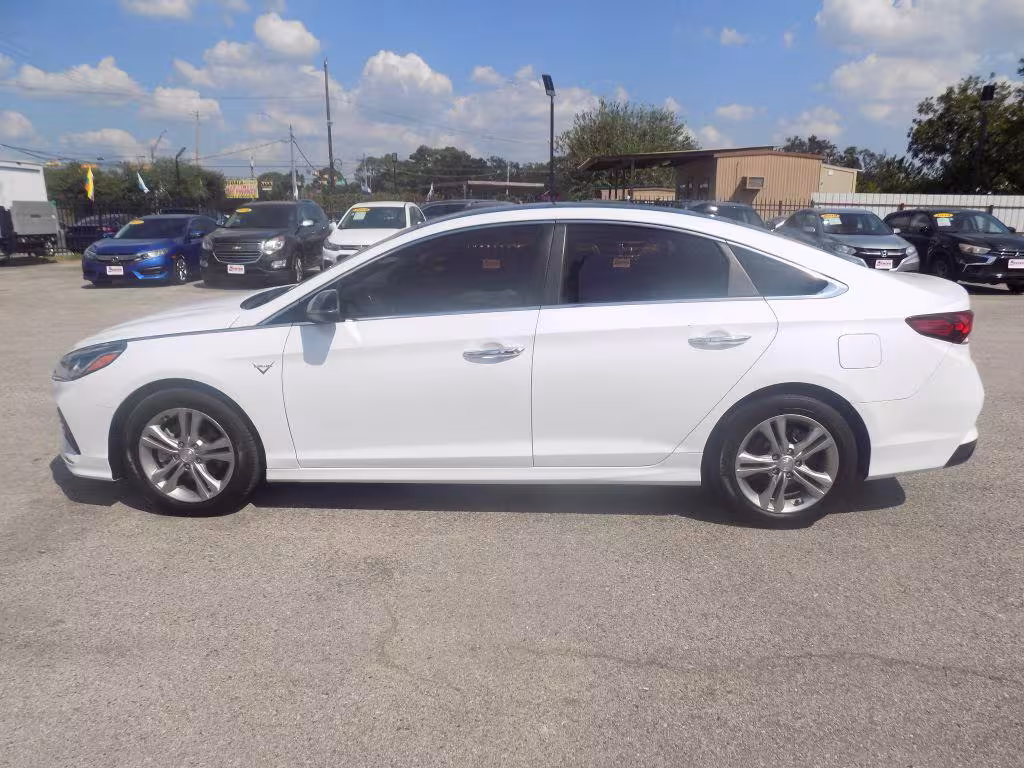 2018 Hyundai Sonata - 5NPE34AF2JH628556 - Image #3