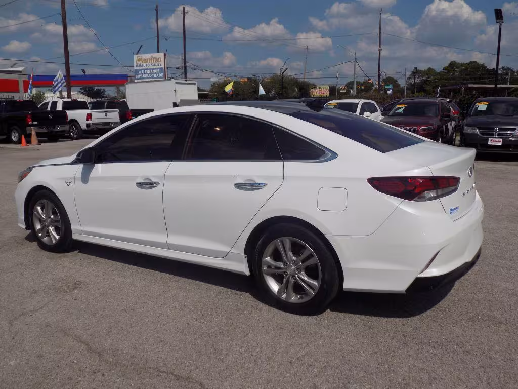 2018 Hyundai Sonata - 5NPE34AF2JH628556 - Image #4