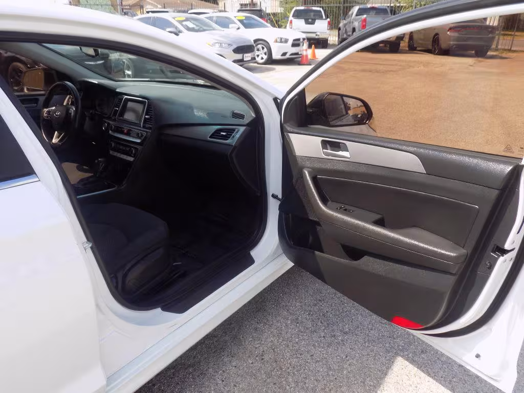 2018 Hyundai Sonata - 5NPE34AF2JH628556 - Image #8