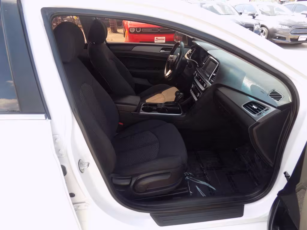 2018 Hyundai Sonata - 5NPE34AF2JH628556 - Image #9