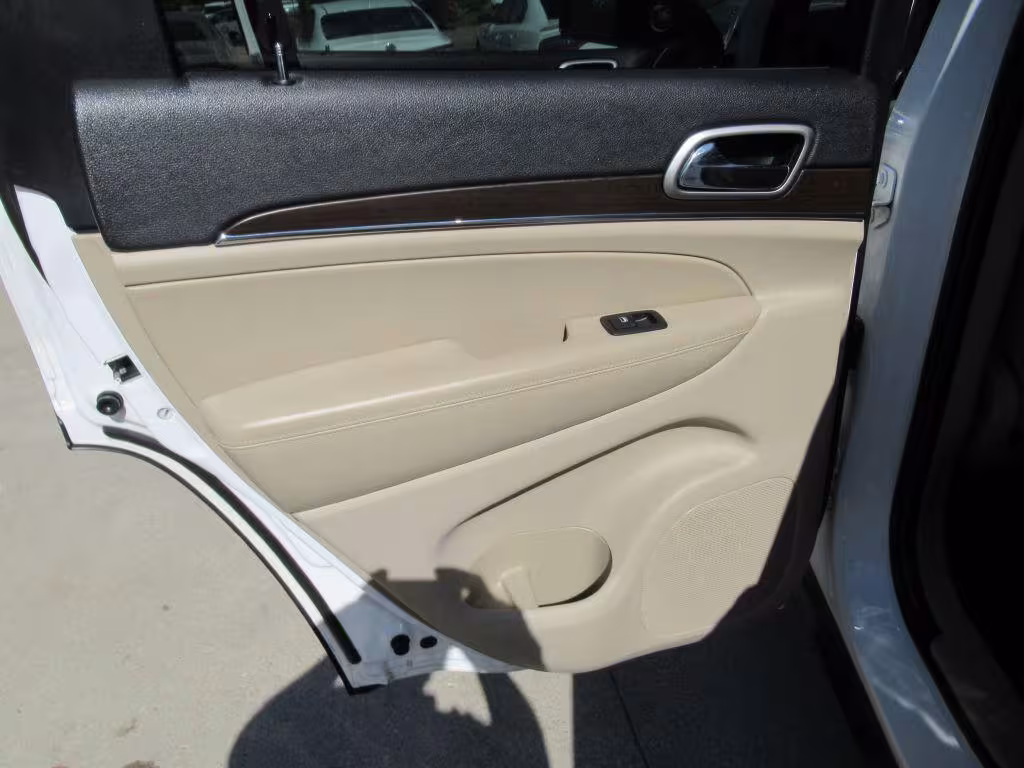 2018 Jeep Grand Cherokee - 1C4RJFBG5JC304068 - Image #10