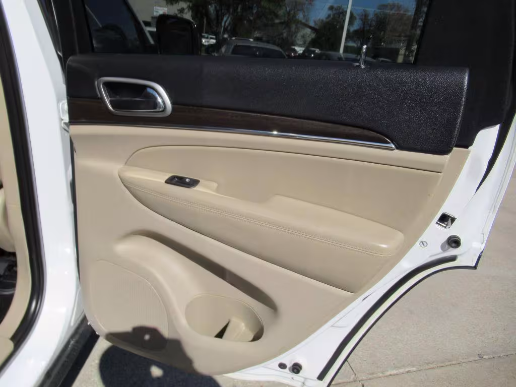 2018 Jeep Grand Cherokee - 1C4RJFBG5JC304068 - Image #11