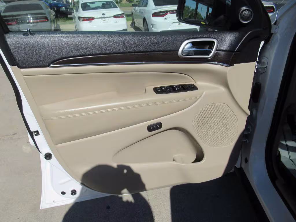 2018 Jeep Grand Cherokee - 1C4RJFBG5JC304068 - Image #9