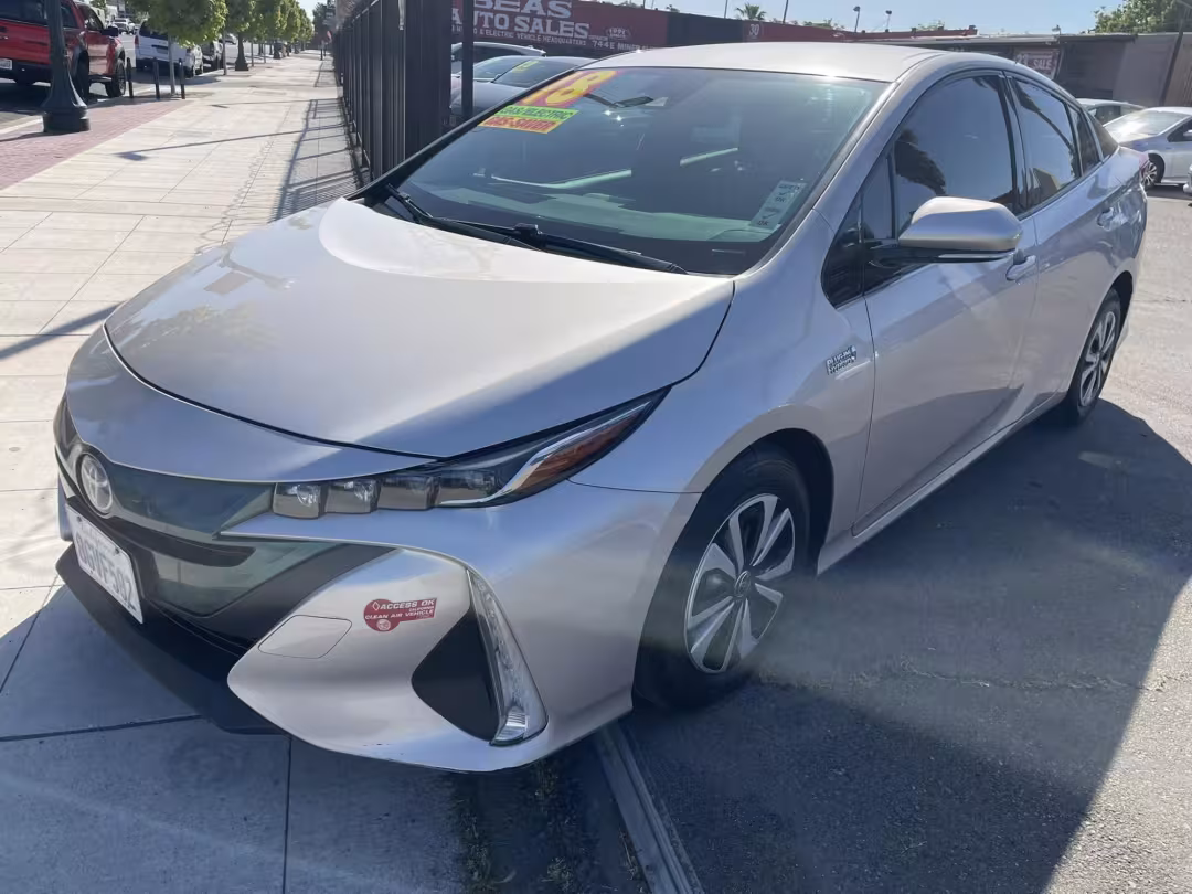 2018 Toyota Prius Prime - JTDKARFP1J3094081 - Image #3