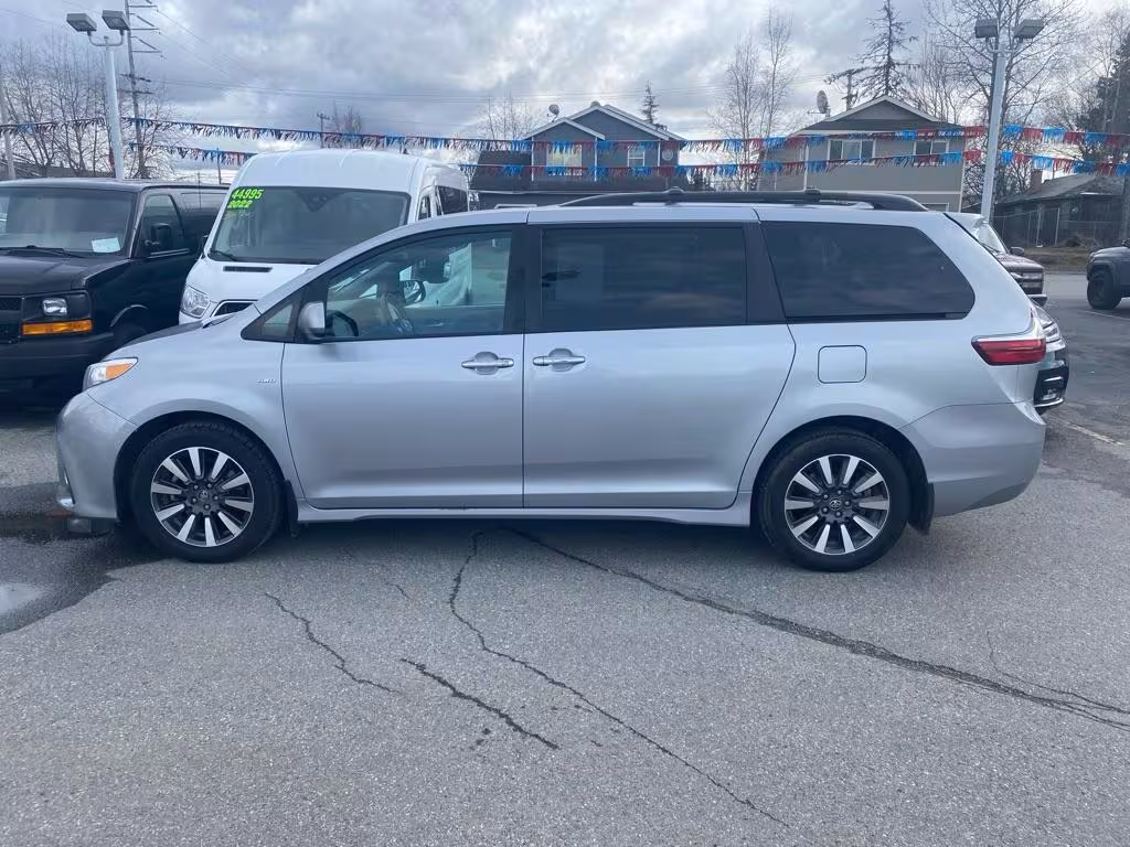 2018 Toyota Sienna - 5TDDZ3DC9JS200418 - Image #1