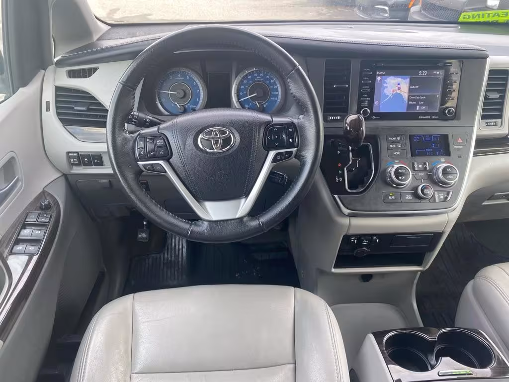 2018 Toyota Sienna - 5TDDZ3DC9JS200418 - Image #4